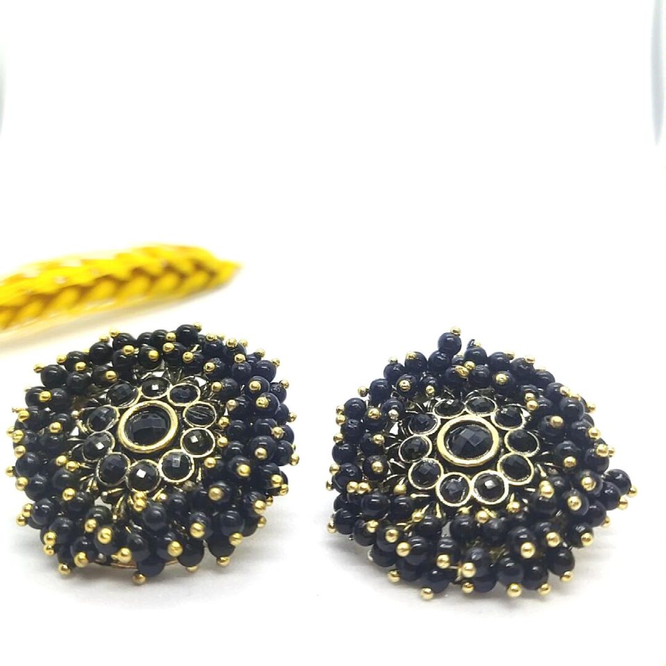 Black and golden pearl tops earrings